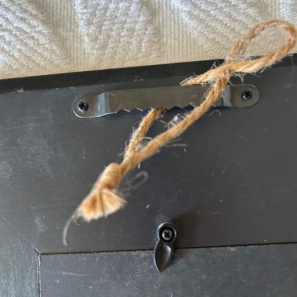 Vintage-Inspired beautiful metal frame in coral pink. Holds 3x5 photo. - Picture 4 of 8